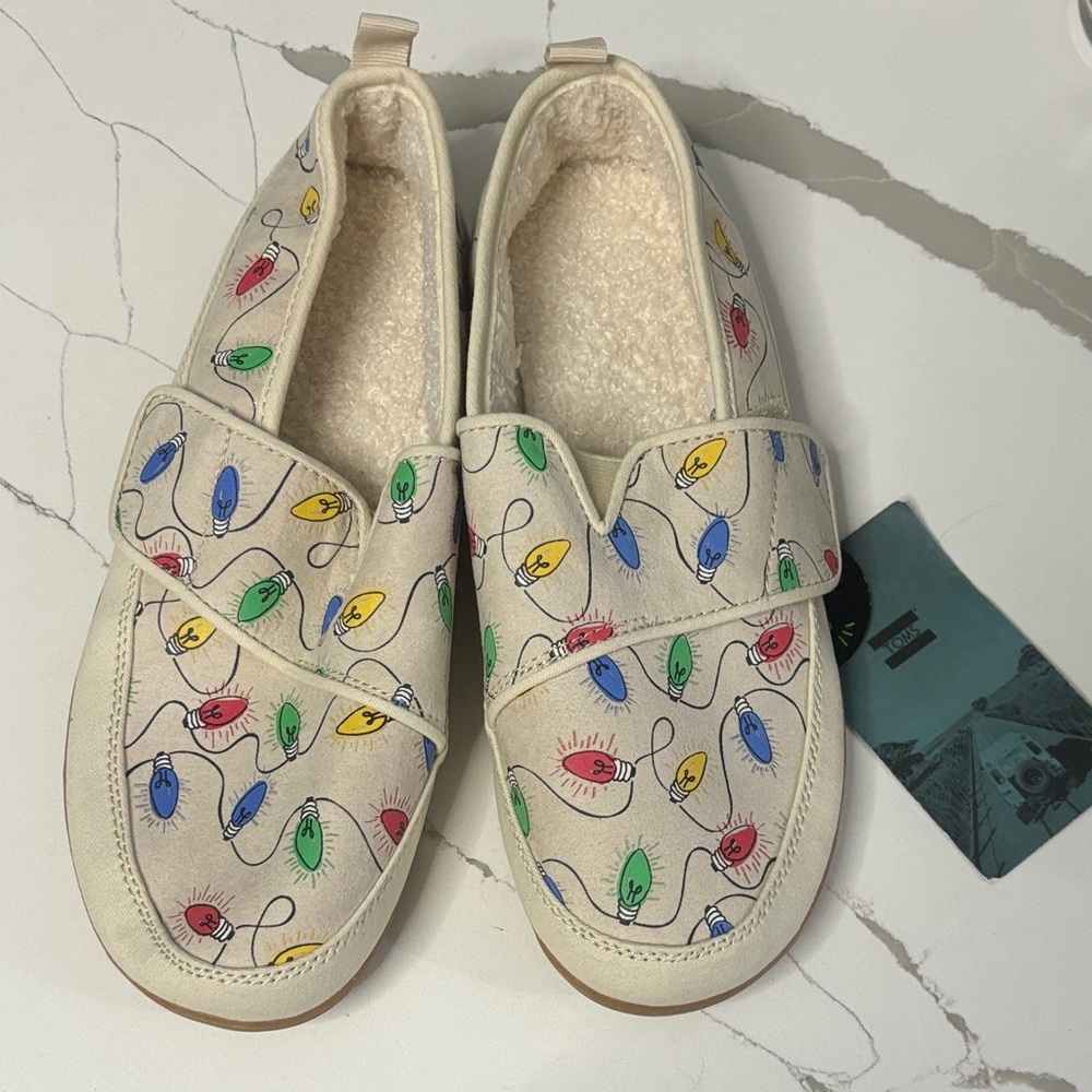🤶 🎄 🎅Toms Cream Slip-On Shoes with Colorful Light Bulb Design GLOWS IN THE DARK